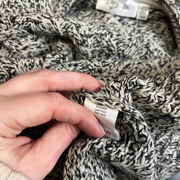 RD Style Black & White Knit Turtleneck Sweater Size Large - Picture 4 of 5